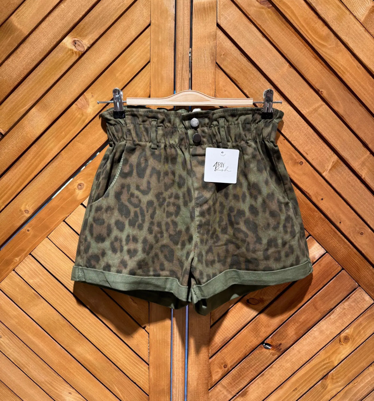 Short léopard kaki