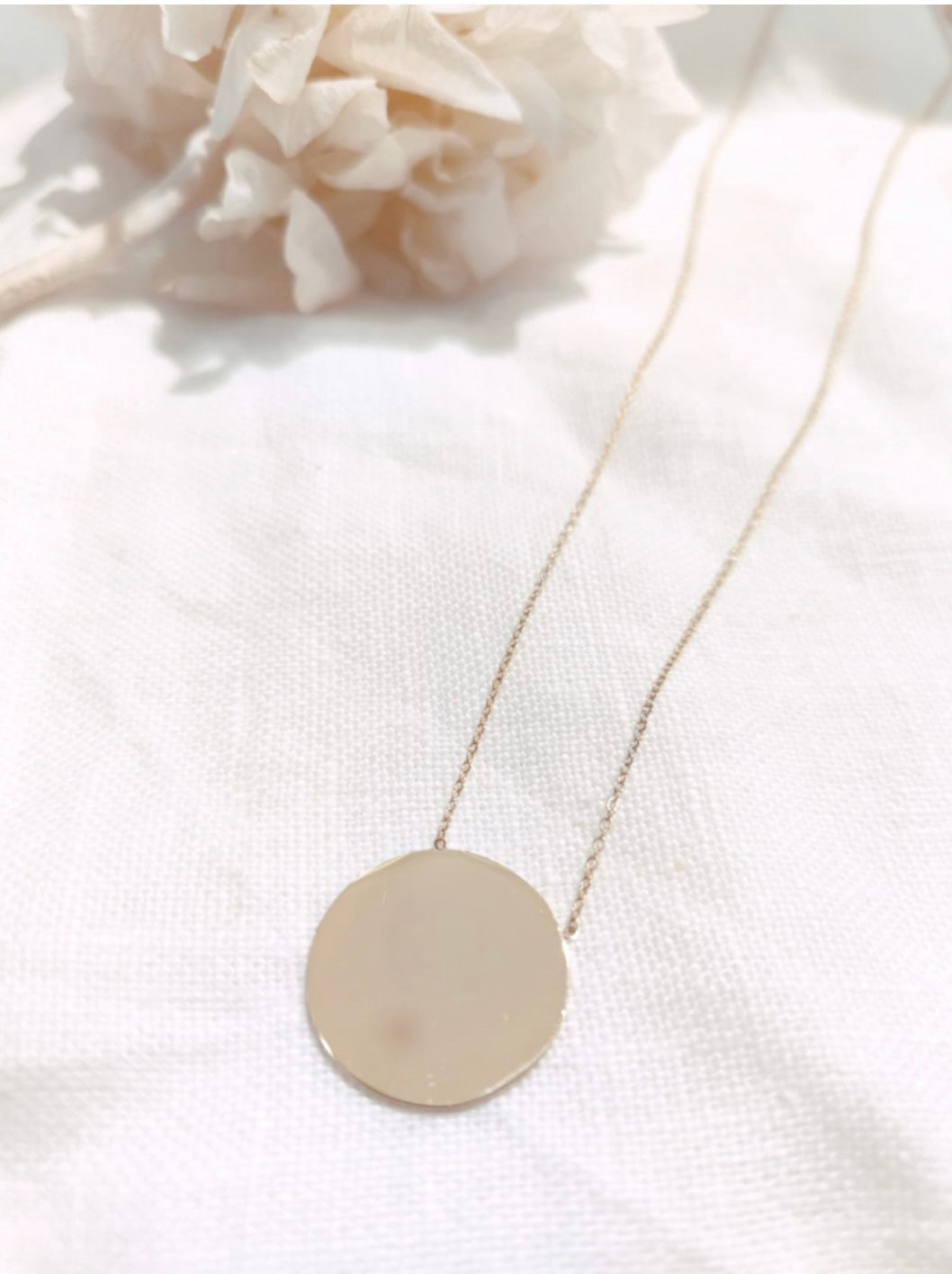 Sautoir plaque dorée