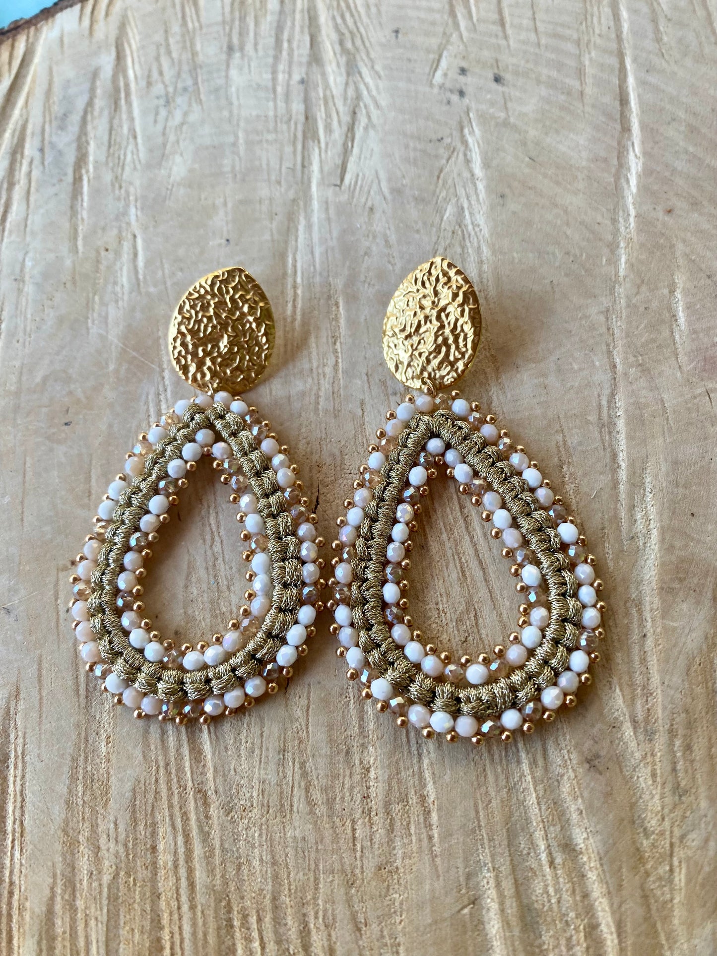 Boucles d’oreilles perles blanches et dorées – marque Mile Mila