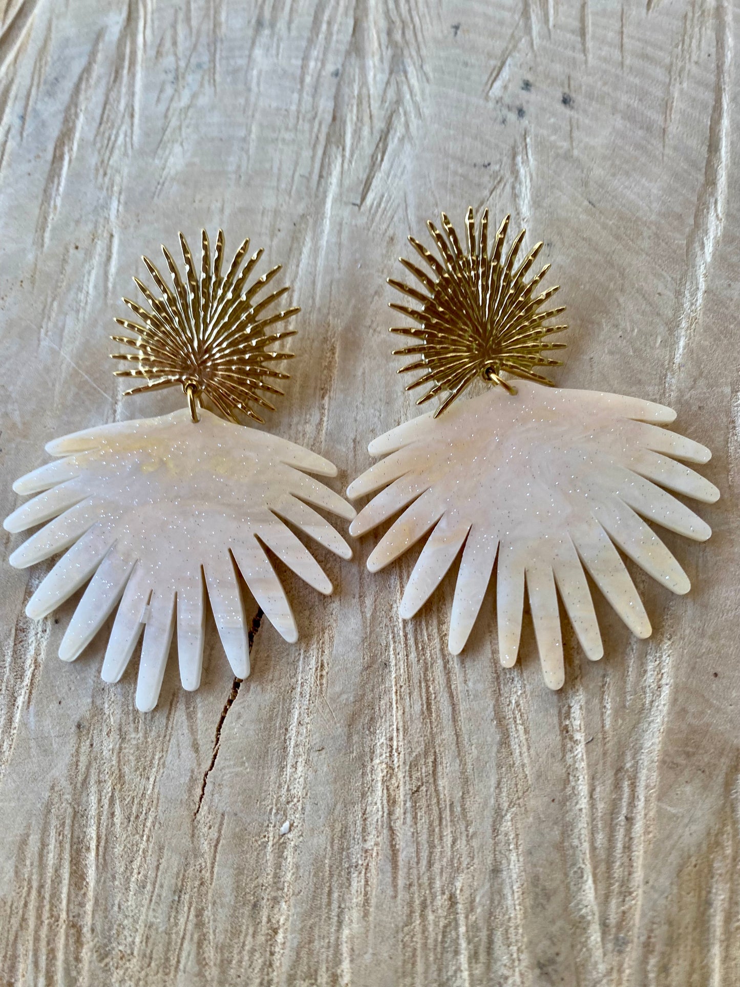 Boucles d’oreilles palmier beige – marque Mile Mila