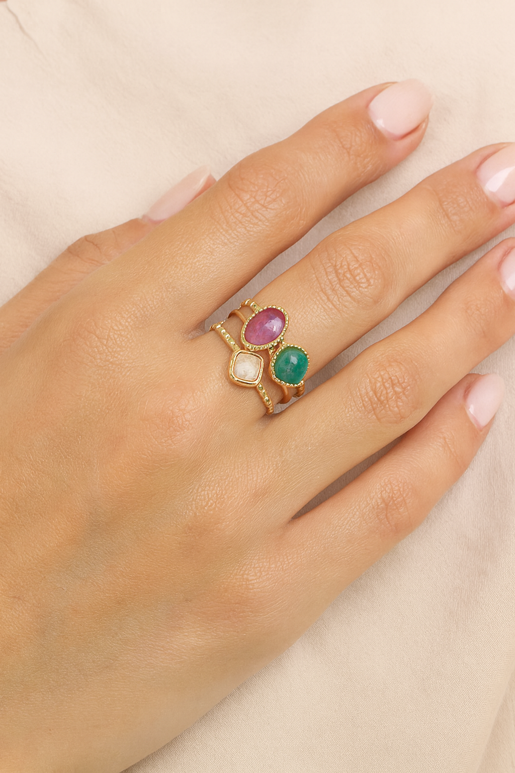 Bague - 3 anneaux effet milgrain et 3 pierres naturelles carrées et ovale