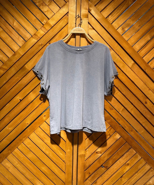T-shirt avec œillet sur les manches
