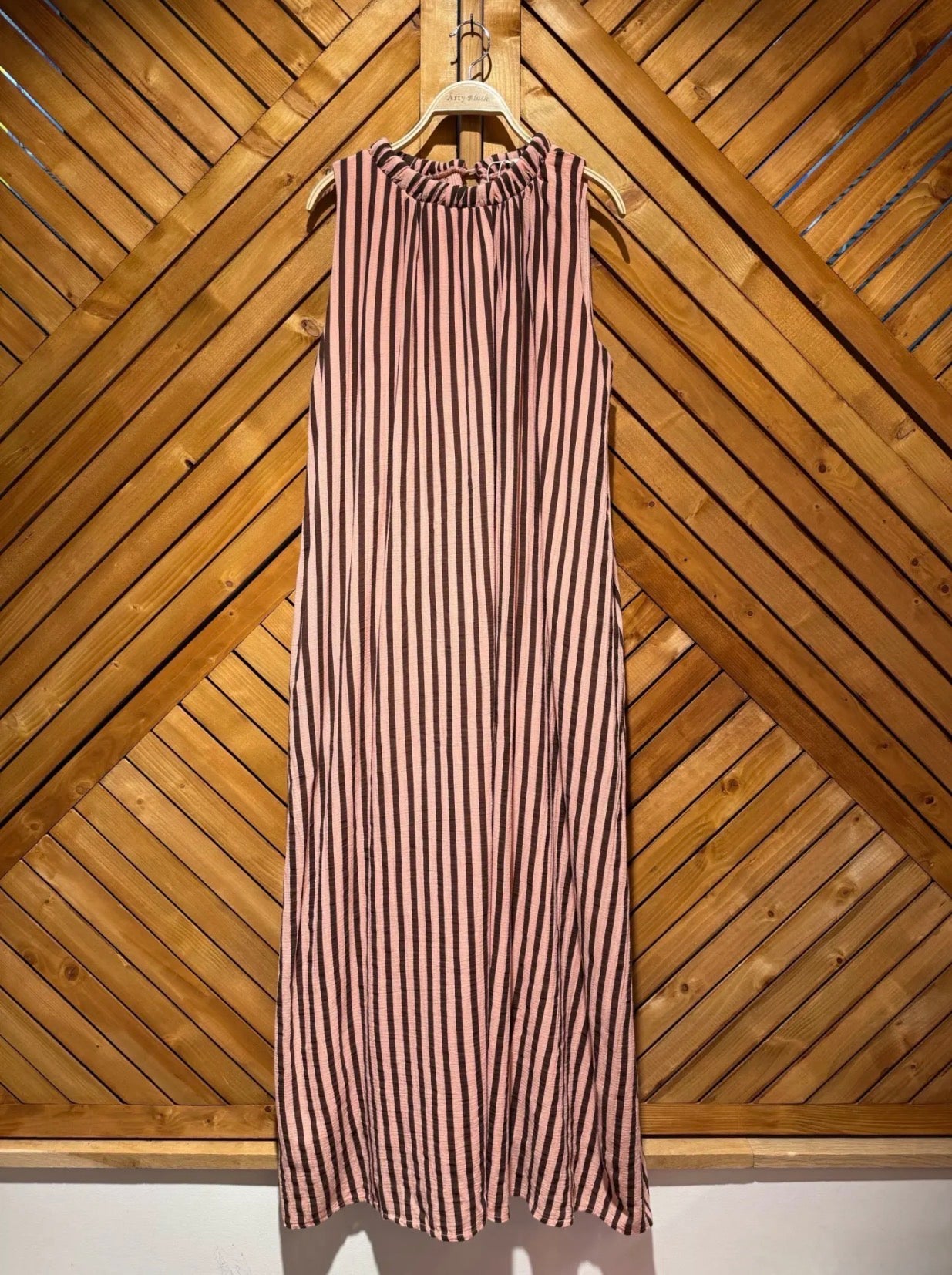 Robe, longue rayée rose pale et chocolat